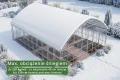 Śnieg na dachu szklarni botanic rolnik 8m pro. Szklarnia podczas zimy